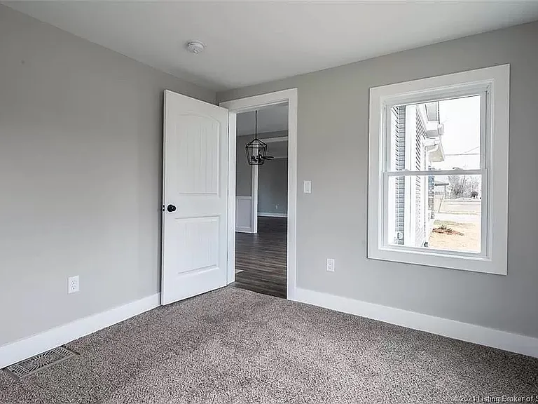 532 E Chestnut St — Photo 31