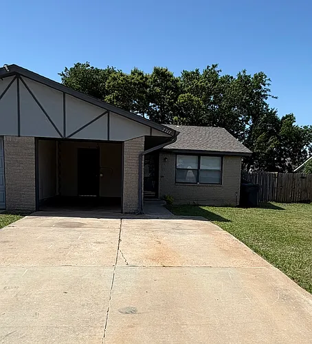 7717 NW 113th Pl Photo 1