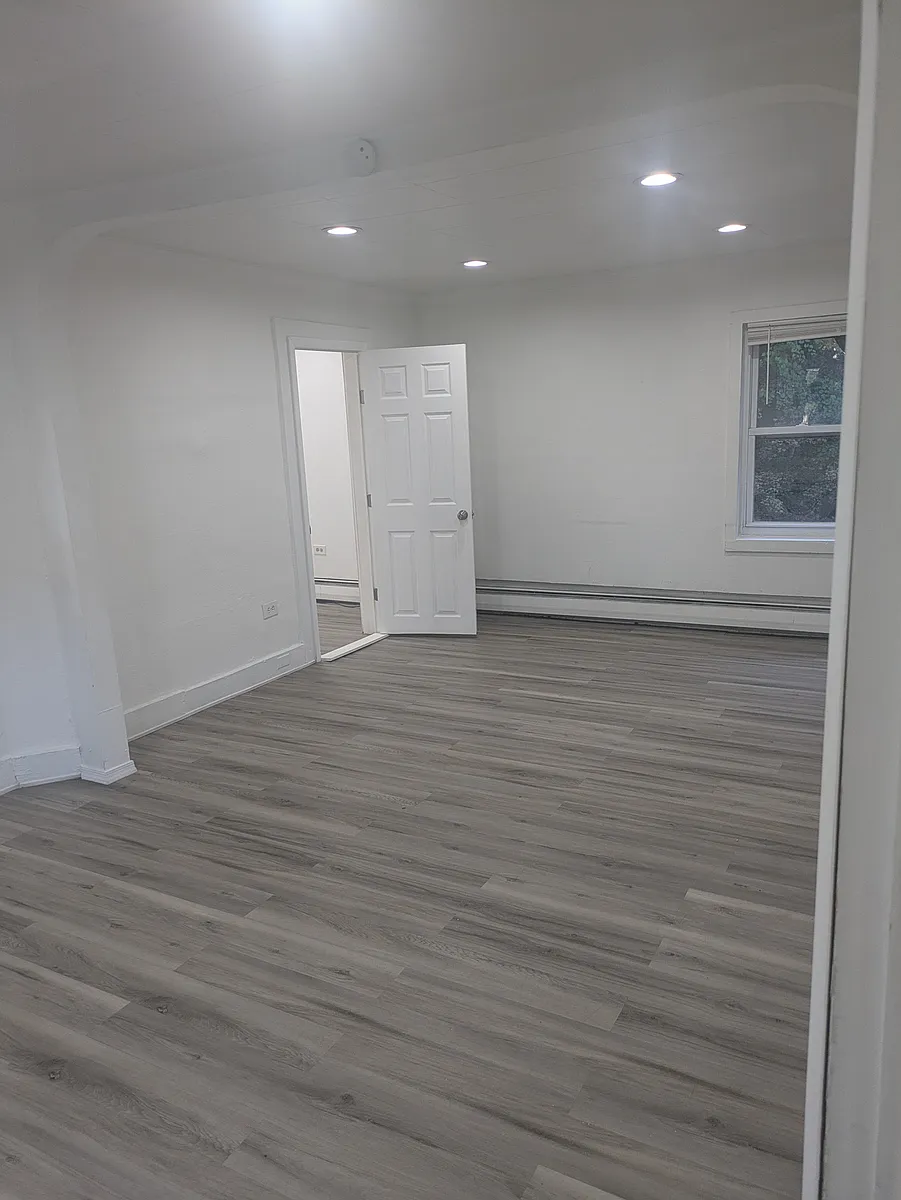 Building Photo - 1025 N Sumner Ave #3