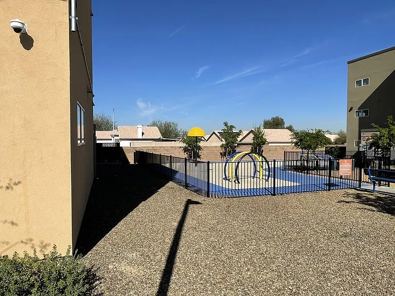 Lynne Village Apartments — Photo 8