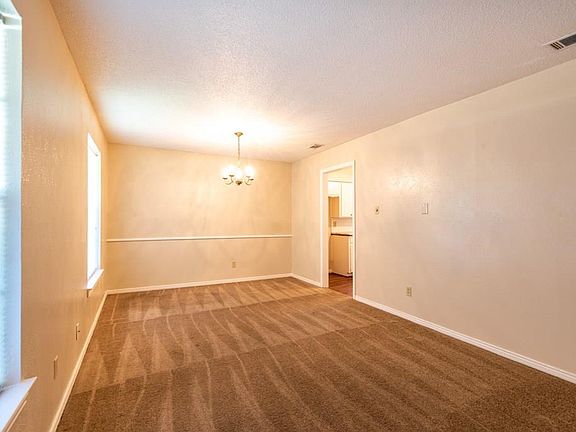 4th image of 321 Valleyglen Dr