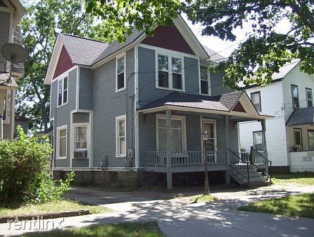 217 Burr Oak Exterior 1