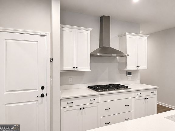 5th image of 663 Castleberry Ave