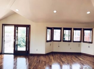330 126th St, College Point, NY 11356