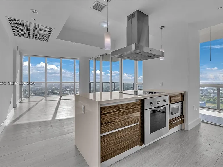 1100 Biscayne Blvd #4308 — Photo 13
