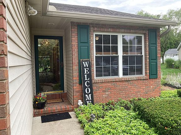 3rd image of 593 Weller Ave