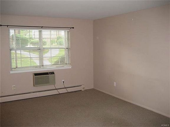 3rd image of 61 Parkside Dr
