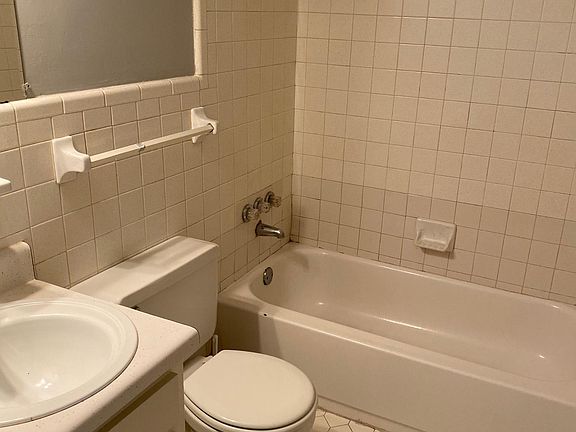 5th image of 2965 Mayfair Dr