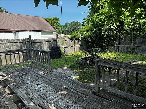 4th image of 527 W Victor St