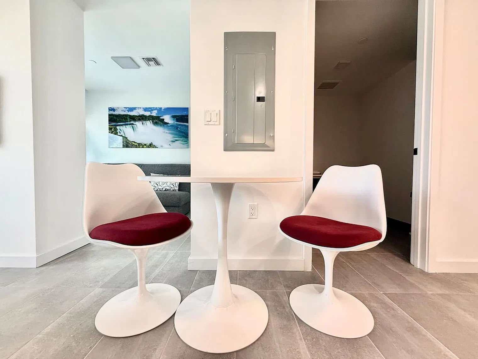 2 bed, 1.0 bath, 4843 sqft, $5,978 — Photo 4