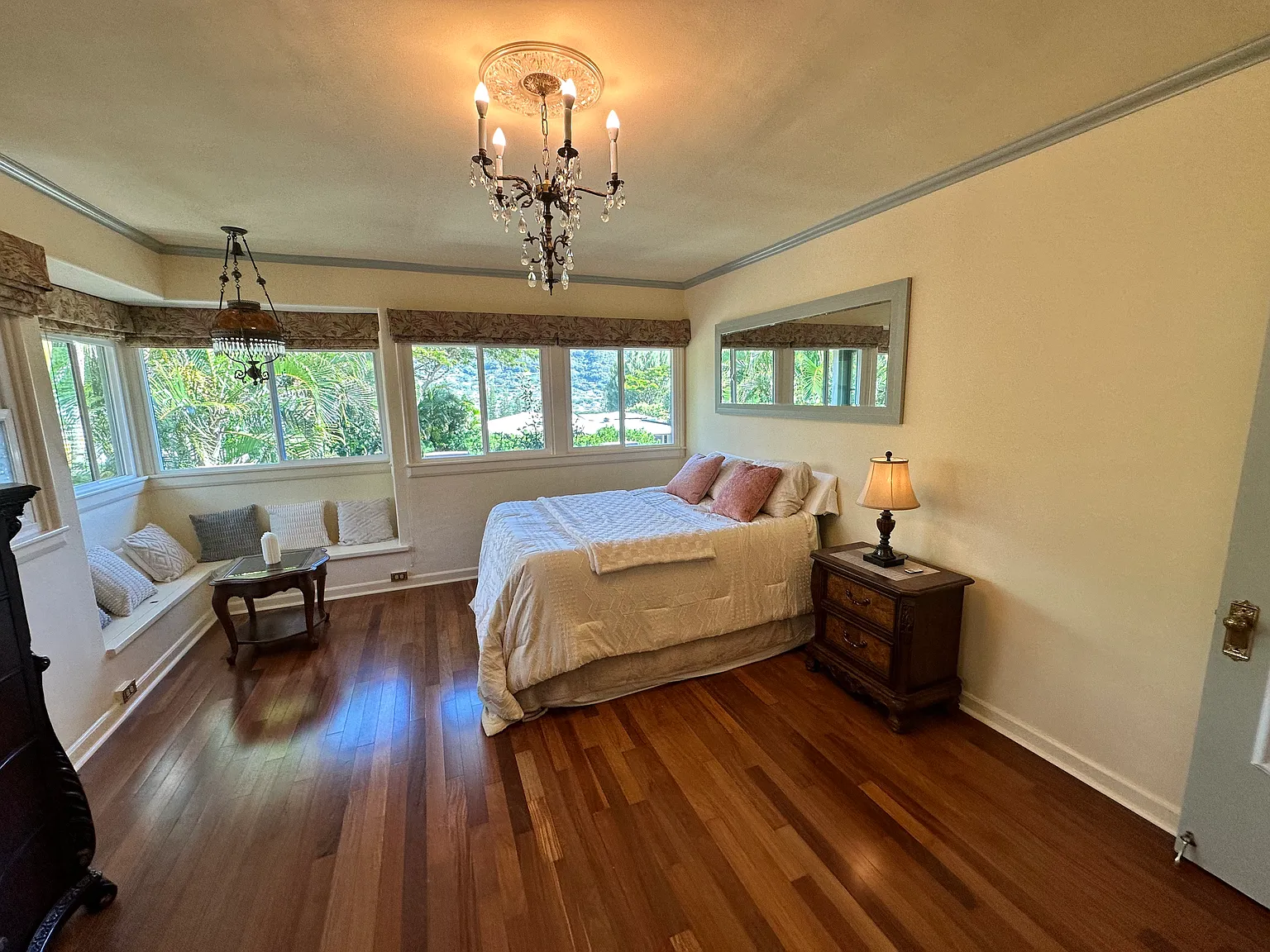 3 bed, 2200 sqft, $4,850 — Photo 4