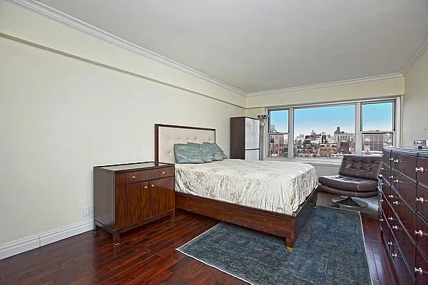 Sold by Qwest Residential Downtown LLC | media 15