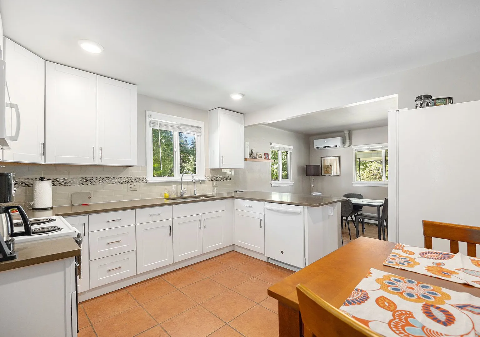 Charming 2bed/1.5bath Bungalow near Wash Park — Photo 3