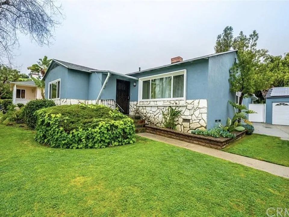 3847 S Redondo Blvd