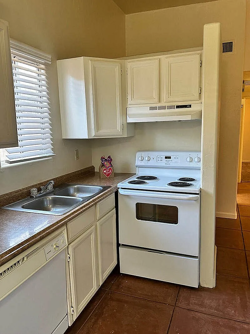 Glenn St Casitas — Photo 4