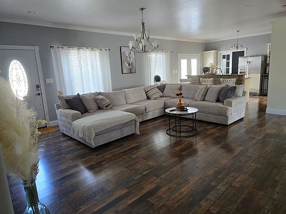 4th image of 441 Glesk St