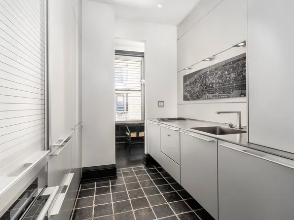 45 East 66th Street image 3 of 8