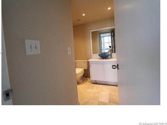 4th image of 18181 NE 31st Ct APT 603