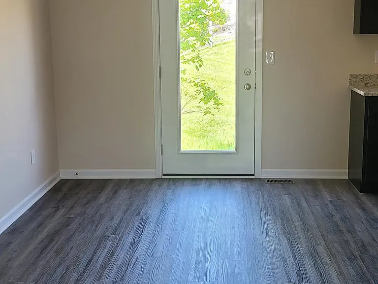 216 Delaware Dr — Photo 3