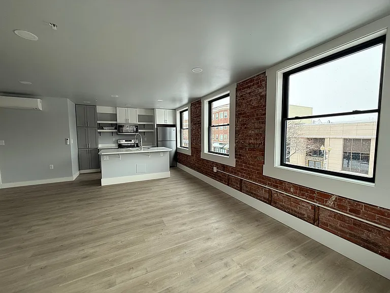 19 SW Dorion Ave — Photo 7