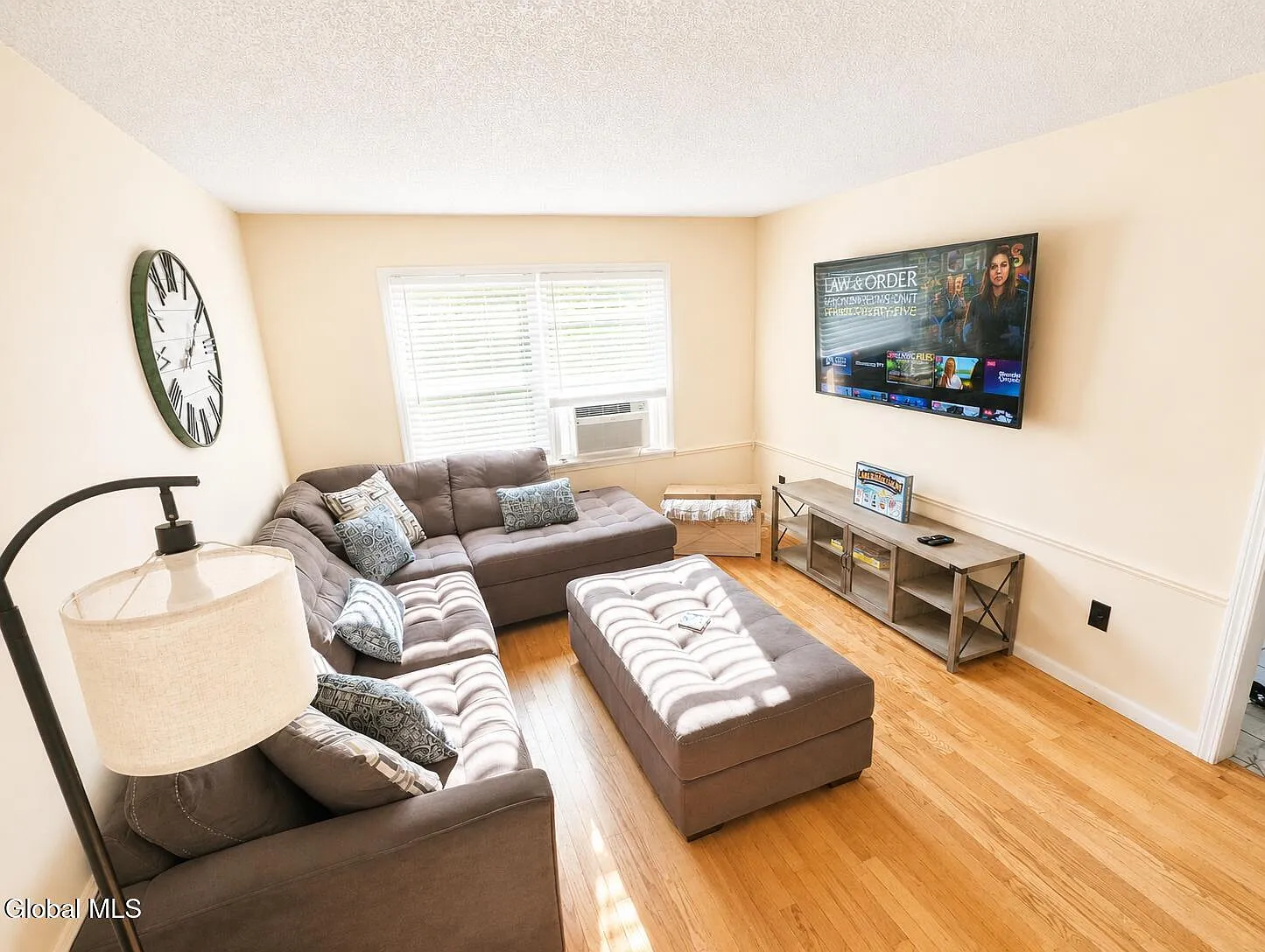 3 bed, 2.0 bath, 1564 sqft, $2,500 — Photo 4