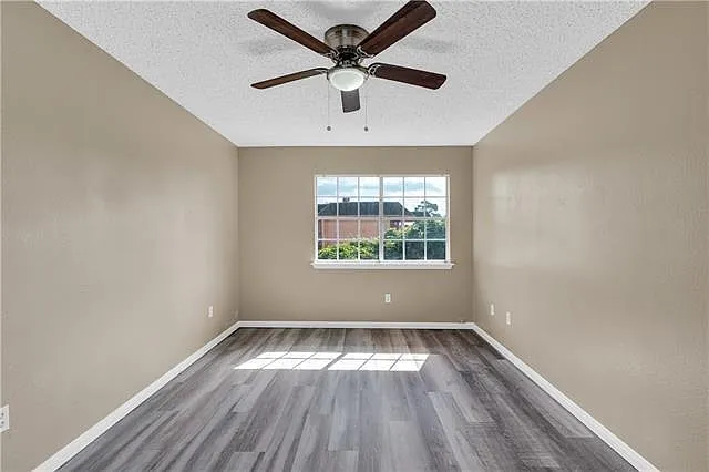 3 bed, 1.5 bath, 1240 sqft, $1,500 — Photo 3