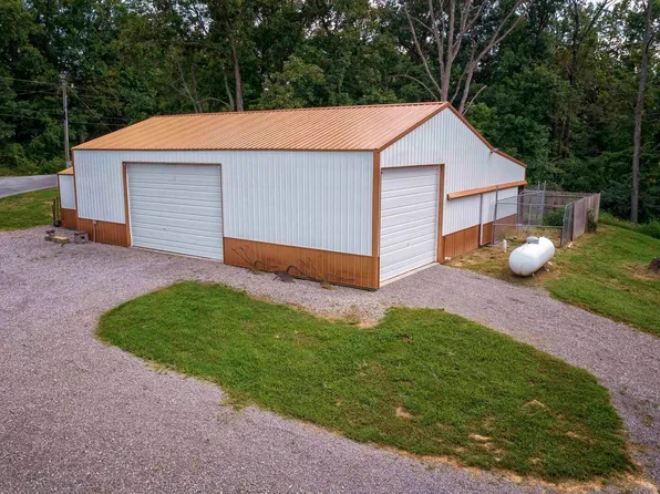 120 Quail Trl, Goreville, IL 62939