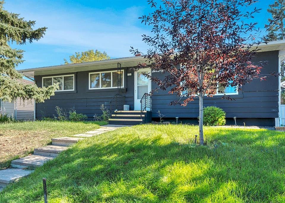 1st image of 70 W Fairview Cres SE