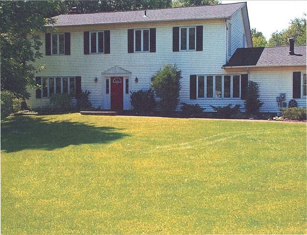 2nd image of 16 Seymour Ln