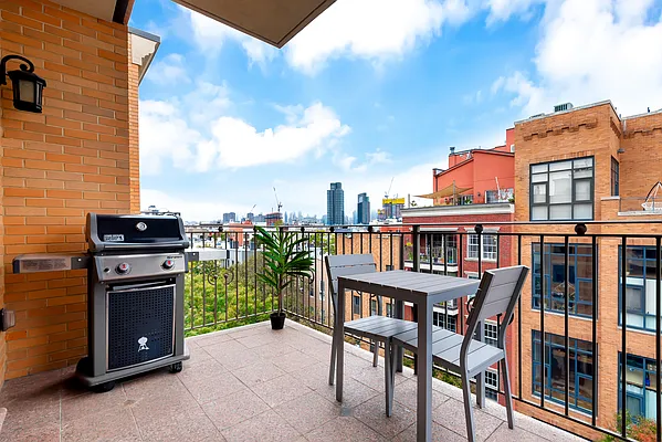 Sold by Bond New York | media 3