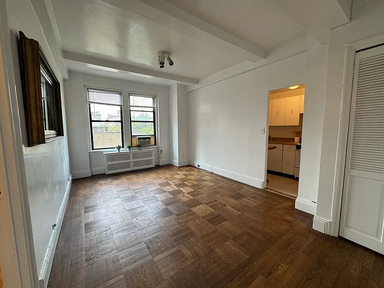 225 Central Park N #618A — Photo 2