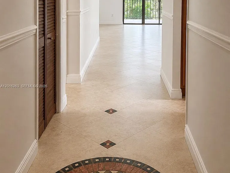 309 Lakeview Dr #204 — Photo 3