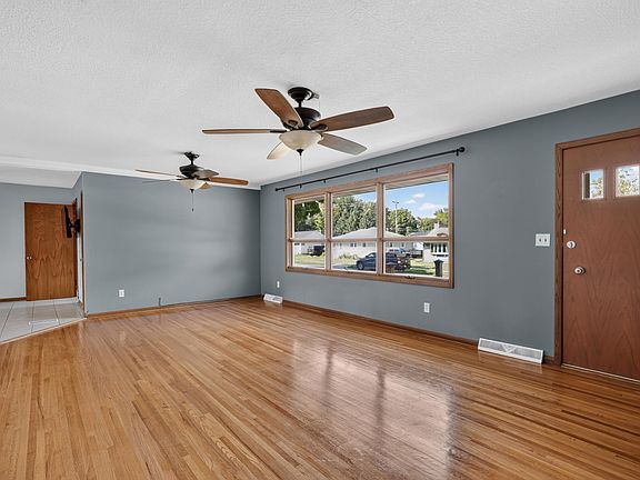 5th image of 1802 26th St NW