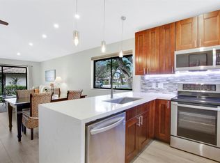 533 Club Dr, Palm Beach Gardens, FL 33418
