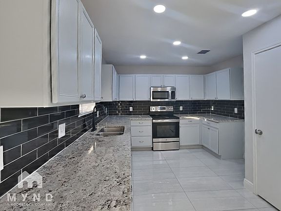 3rd image of 1701 Haven Dr