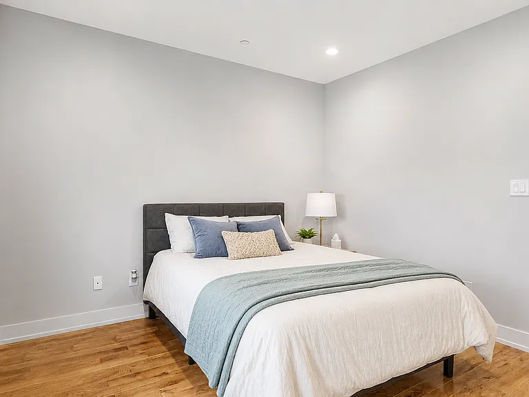 1726 Waterloo St — Photo 13