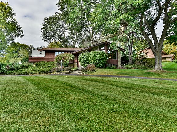 2nd image of 1425 Rolling Meadow Dr
