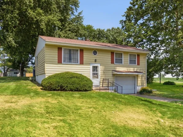 13609 137th Ave W, Taylor Ridge, IL 61284