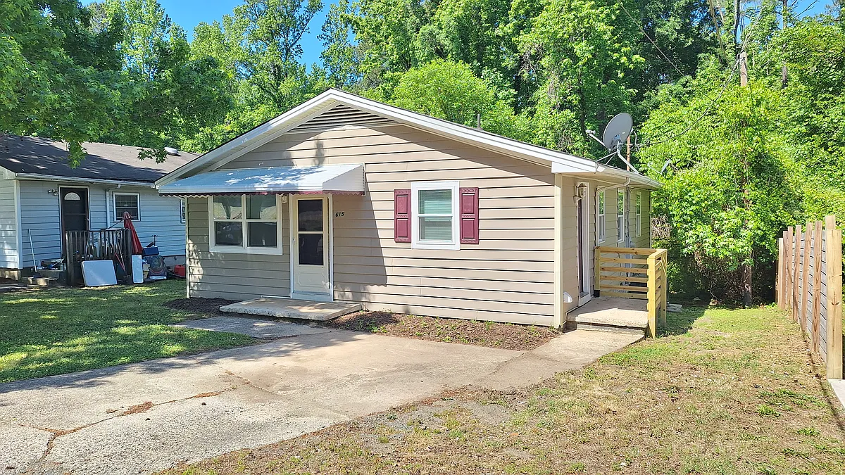 Building Photo - 615 Martin St
