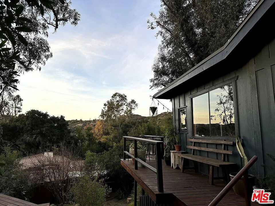 2 bed, 1.0 bath, 975 sqft, $6,500 — Photo 3
