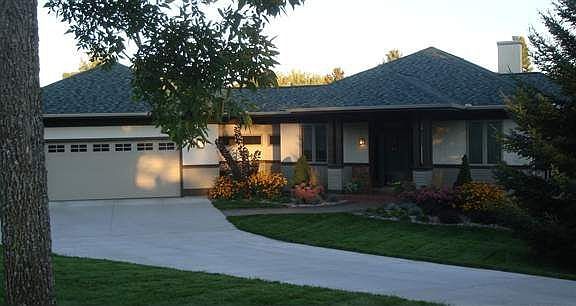 2nd image of 107 N Emerald Dr