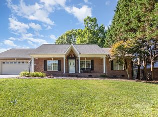 2161 Hunters Chase Dr, Hickory, NC 28601