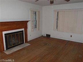 5th image of 327 Dogwood Cir