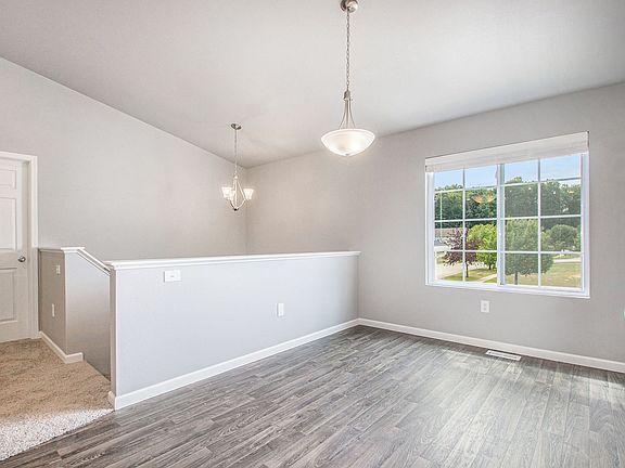 5th image of 5415 Eagle Glen Dr SW