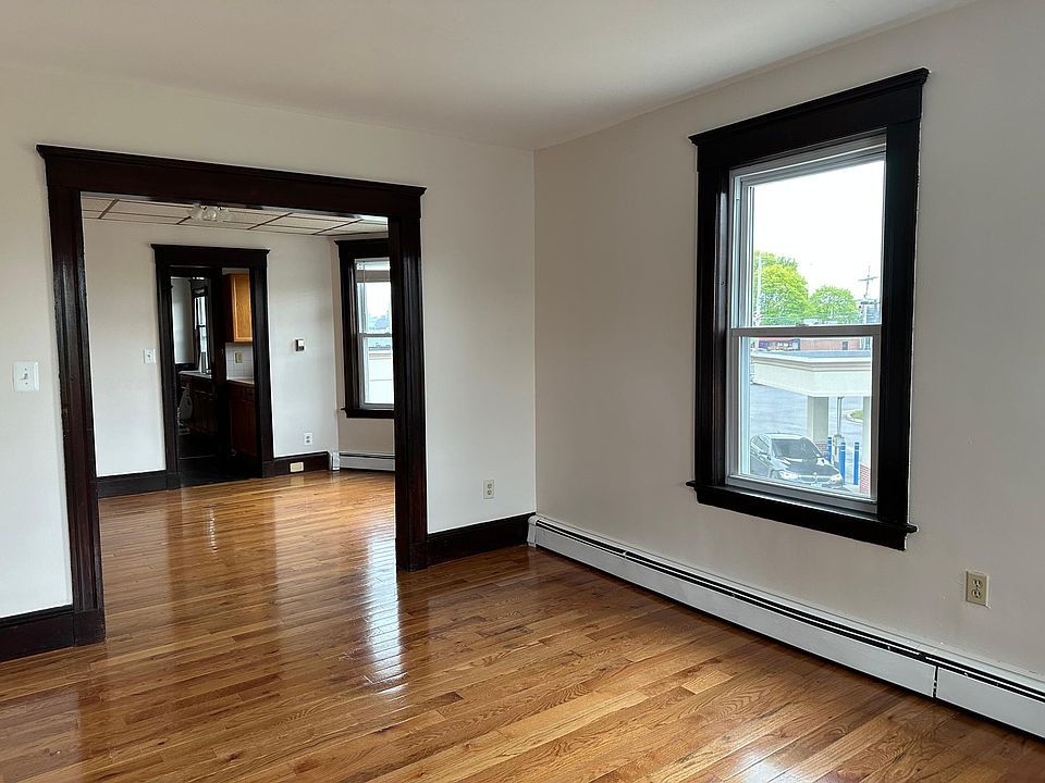 17 Bowdoin St Lawrence MA Zillow