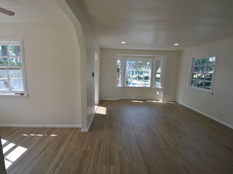 1st image of 1023 E 33rd St #0