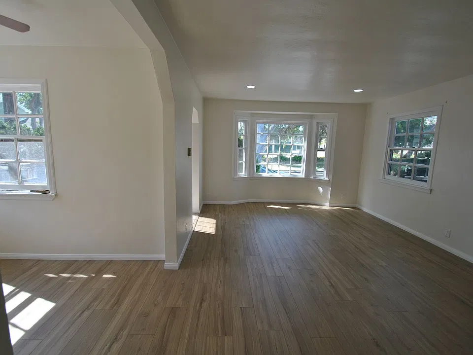 Signal Hill 1-Bedroom Back House with Side Yard, Patio & Washer/Dryer Hookups