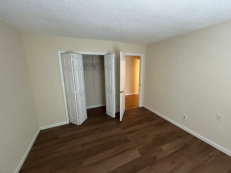 4043 Sharon Woods Dr — Photo 7