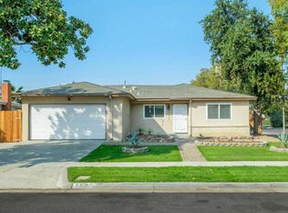4695 N 7th St, Fresno, CA 93726