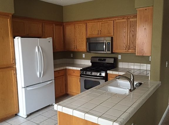 3rd image of 332 Princeton Ct
